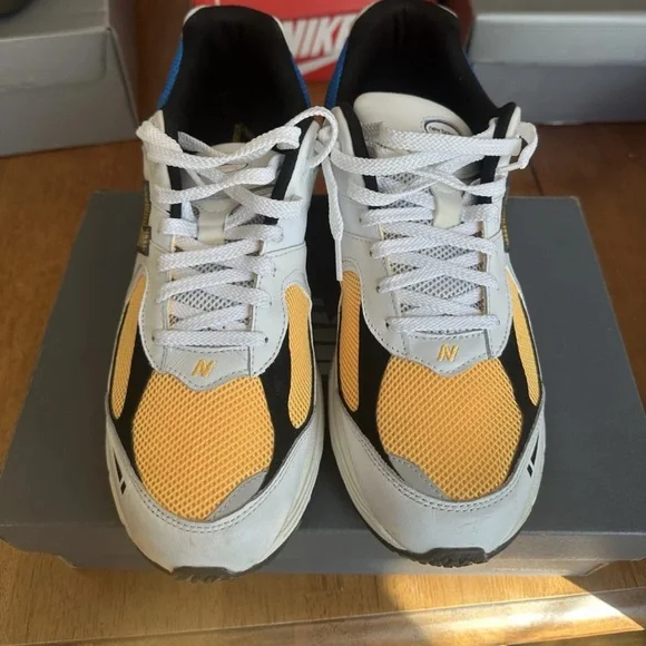 New Balance 2002R Vibrant Apricot Size 9.5 - Picture 2 of 6